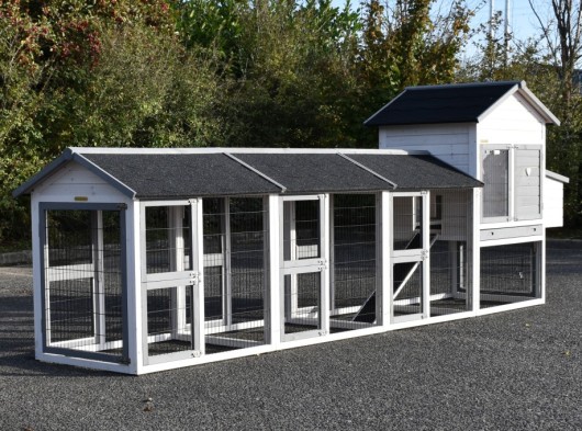 Chickencoop Prestige Medium with 3 runs and laying nest · 423x91x150cm