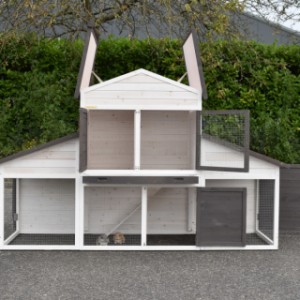 The rabbit hutch Annemieke Extra Large has many openings