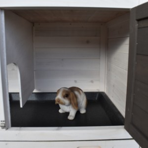 Rabbit hutch Regular Medium has a large sleeping compartment