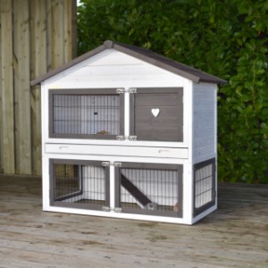 The Regular Medium rabbit hutch is suitable for 2–3 rabbits, depending on the breed