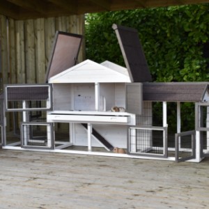 The rabbit hutch Regular Medium has many openings