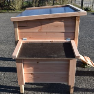 Chickencoop Chicky is extended with a laying nest