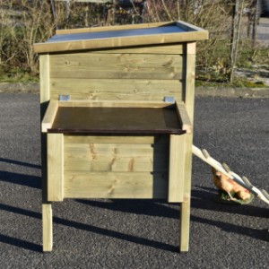 Chickencoop Chicky 2 is provided with a laying nest