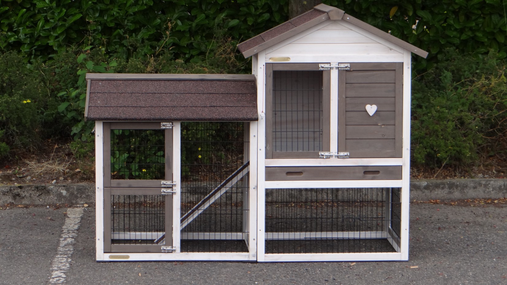 Rabbit hutch Prestige Small with run left
