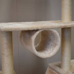 Cat tree Katinka is provided with sisal scratching posts
