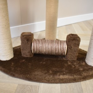 Cat tree Kira is provided with a nice sisal roll