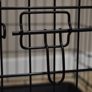 Dog house Profit 78cm is provided with a black sliding lock