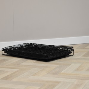 The Profit 63 cm dog crate is easy to fold