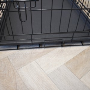 Dog crate Profit 92cm is provided with a plastic container