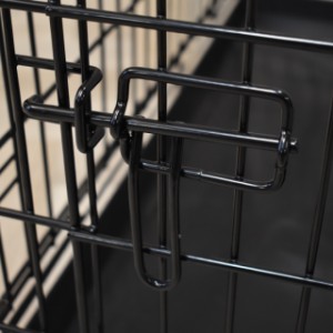 The Strong M dog crate is equipped with a sturdy hook latch