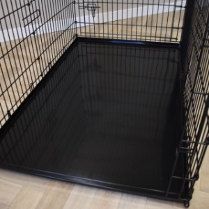 The 3XL dog crate is equipped with a zinc tray