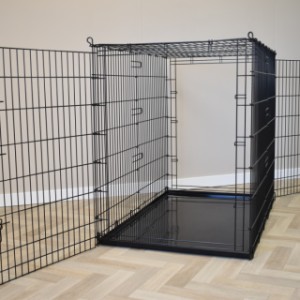 The large dog crate 3XL is provided with 2 doors