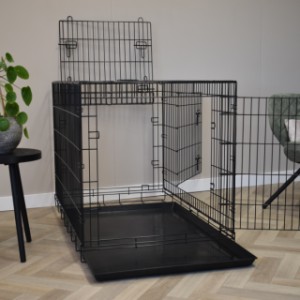 The crate Strong XXL has 3 doors