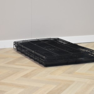 The travel crate Strong L is easy to fold