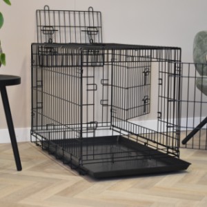 The dog crate Strong L has 2 doors and 1 top hatch