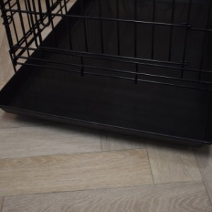 The dog cage Strong M is provided with a removable tray