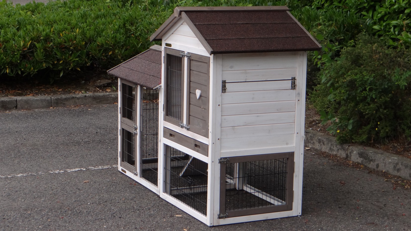 Rabbit hutch Prestige Small with run left