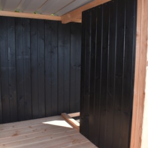 Chicken coop Belle has a sleeping area of approximately 66x96 cm