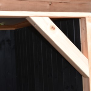 Doghouse Isa 1 has a sturdy wooden construction