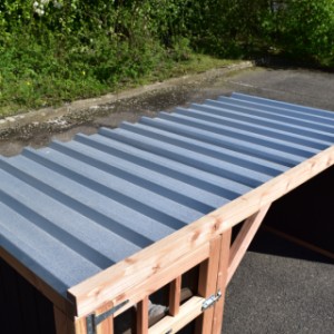 The dog kennel is provided with a flat roof