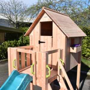 Play house Dream has a nice pointed roof