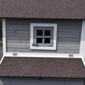 Rabbit hutch Royalty | Small windows for ventilation in the night shelter