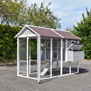 Rabbit hutch Royalty has many openings