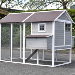 Rabbit hutch Royalty is suitable for 4-8 rabbits