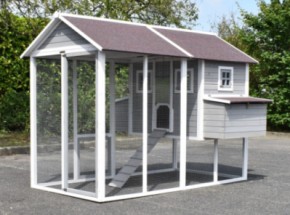 Chickencoop Royalty · 257x197x187cm