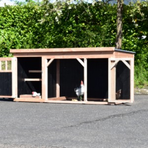 Chickencoop Belle 2 is made of Douglaswood and black pressure treated wood
