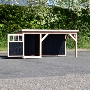 Dog kennel Isa 2 offers a sheltered spot for your dog