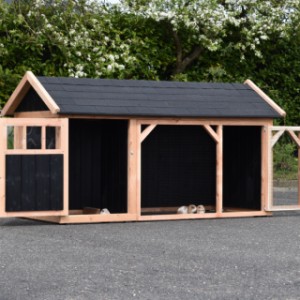 The rabbit hutch Belle 1 has 2 large doors