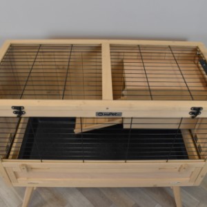 Guinea pig hutch Anna is provided with a mesh roof