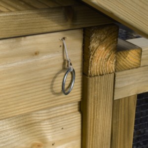 Rabbit hutch Eggy - Handy and efficient! The hatch closes effortlessly with a string.