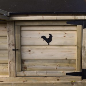 Chicken coop Eggy features black accents and a bold look! A real eye-catcher in your garden.