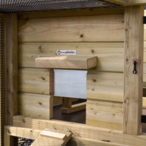 Chicken Coop Eggy - The run hatch offers optimal control and ease of use.