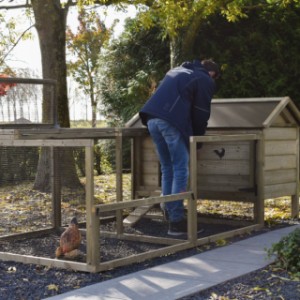 Chicken coop Eggy with run - Open the door for even easier cleaning.