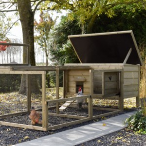 Chicken coop Eggy with run - Always tidy! The hinged roof allows you to maintain the run and coop effortlessly.