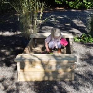 Sandbox Compact L, perfect for a small garden or play area where big adventures happen.
