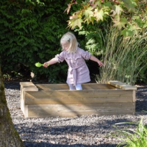 Compact M sandbox, perfect for a small garden or play area where big adventures happen.