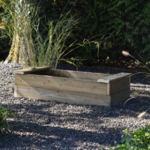 Compact M sandbox, small in size, big on playtime fun.