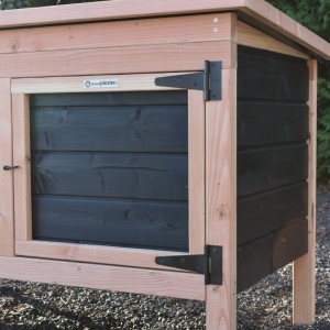 Chicken coop Eggy features black accents and a bold look! A real eye-catcher in your garden.