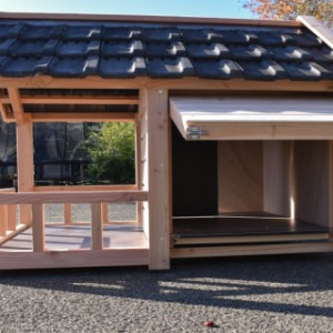 Dog House Reno - The side hatch makes cleaning the dog house easy and quick.