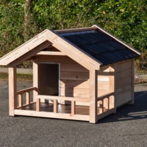 With its classic look and smart details, Dog House Reno is a true eye-catcher in any garden.