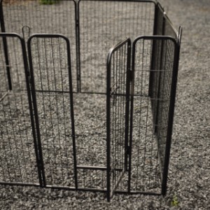 The puppy enclosure Octa is provided with a door