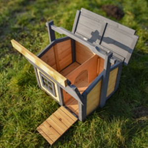 A look inside the small animal house Yara