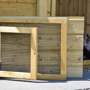 3 panels, 1 door, 1 mesh, 1 wood