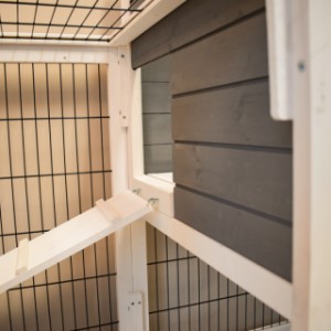 Rabbit cage Esmee has a large opening to the sleeping compartment