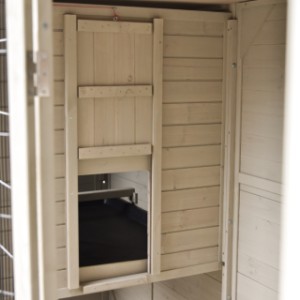 The Holiday Large chicken coop has an easy-to-use closing flap.