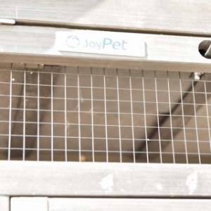 The sleeping compartment of the wall aviary Matty Large is lockable
